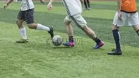 2025青岛城超联赛第12轮赛事亮点：比分与积分榜深度剖析